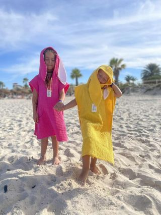 🌊 Posledné kusy za výpredajové ceny! Perfektné pre malých plavcov🐳Detičky na fotke majú veľkosť M-vek 3 a 6 rokov.Mäkučké,...